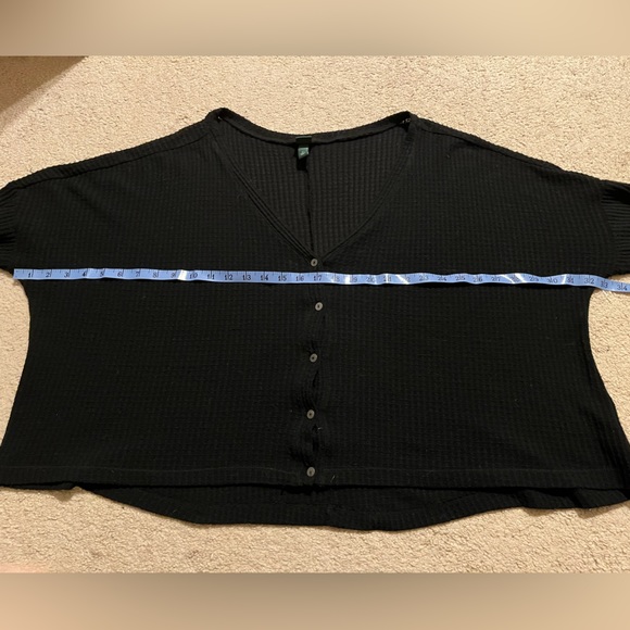 Wild Fable boxy fit waffle knit v-neck button down cardigan - Picture 10 of 11